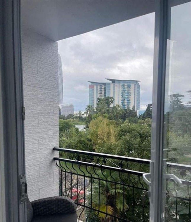 公园旁边的公寓 — 来自开发商和业主的房地产搜索引擎 GEOLN.COM. 照片 1