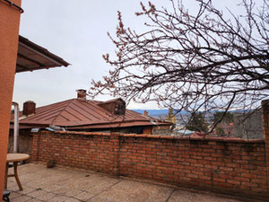 Negocio activo en el corazón de Tbilisi: casa de huéspedes y restaurante — Encuentre propiedades fuera del plan o reventa de bienes inmuebles directamente de desarrolladores y propietarios GEOLN.COM. Foto 14