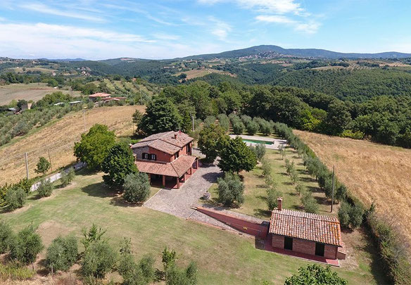 Inmuebles de lujo en las montañas, en las afueras, en el bosque en Italia, Terni