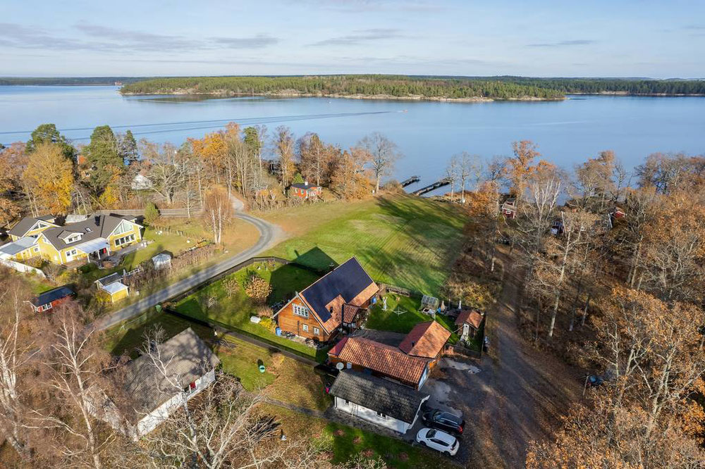 Real estate in Sjostigen 3 — look at the real estate search engine GEOLN.COM. Photo 1