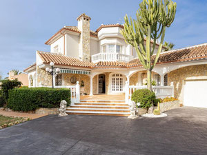 Villa 5 bedrooms 430 m² in Elviria, Spain — Find off-plan property or real estate resale directly from developers and owners GEOLN.COM. Photo 3