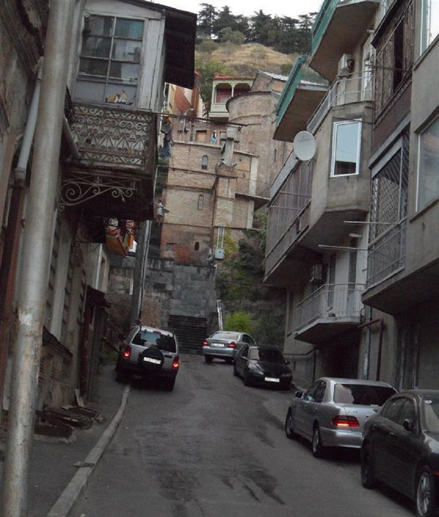 2 Schlafzimmer Wohnung in Sololaki. Wohnung ohne Vermittler in Tiflis — Immobilien-Suchservice von Bauträgern und Eigentümern GEOLN.COM. Foto 1