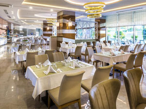 En la zona de Antalya-Alanya se vende un hotel de 5 estrellas. — Encuentre propiedades fuera del plan o reventa de bienes inmuebles directamente de desarrolladores y propietarios GEOLN.COM. Foto 2