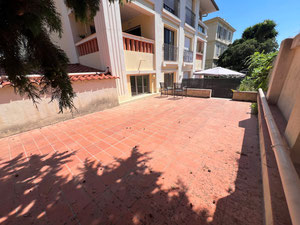 იყიდება ბინა პლაჟებთან ახლოს, ქალაქის ცენტრთან — უძრავი ქონების ყიდვა და მფლო ბელებისგან GEOLN.COM. ფოტო 3