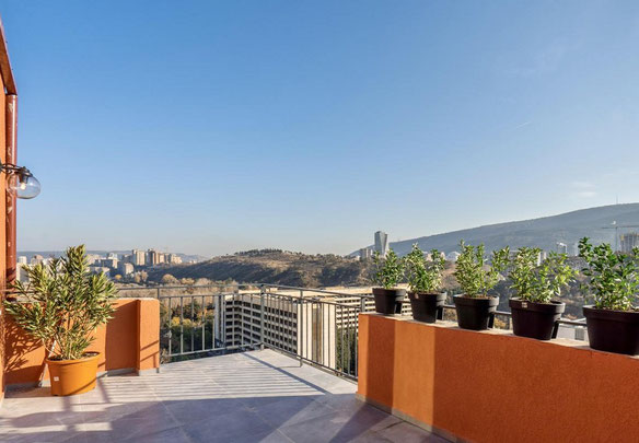 Saburtalo的5室公寓