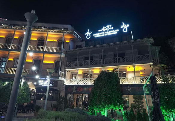 נכס מסחרי עם פוטנציאל מלונאי ומסעדות במרכז טביליסי