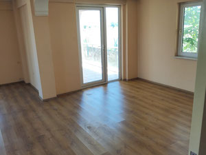 A 400 m de la carretera Pamukkale – Villa independiente de 3 plantas 6+1 – ¡Adecuada para familias numerosas y como inversión! — Encuentre propiedades fuera del plan o reventa de bienes inmuebles directamente de desarrolladores y propietarios GEOLN.COM. Foto 11