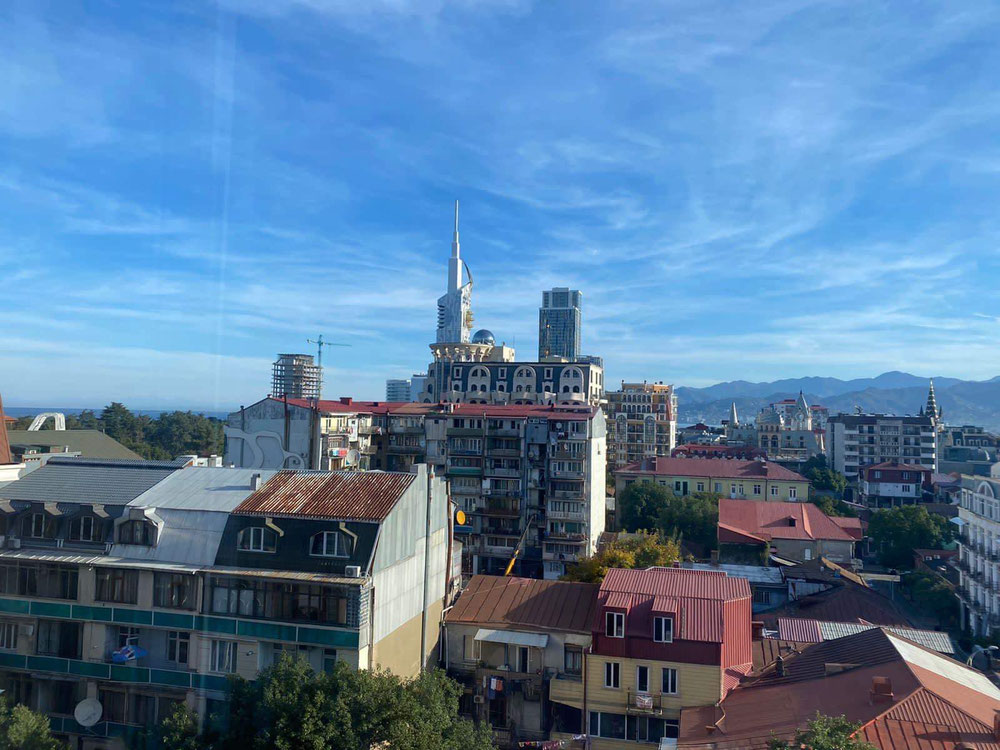 在旧巴统的新房子里出售三居室公寓 — 来自开发商和业主的房地产搜索引擎 GEOLN.COM. 照片 1