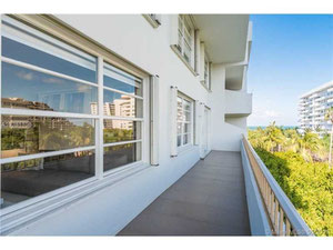 شقق في الولايات المتحدة الأمريكية ، فلوريدا ، كي بيسكاين — ابحث عن عقار قيد الإنشاء أو عقار معاد بيعه مباشرة من المطورين والملاك GEOLN.COM. صورة فوتوغرافية 16