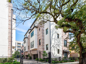 房地产在 Castle Court — look at the real estate search engine GEOLN.COM. 照片 3