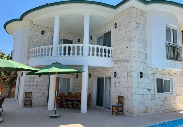 Turquía. Kaş. Villa de 220m2 con piscina en la orilla del mar.