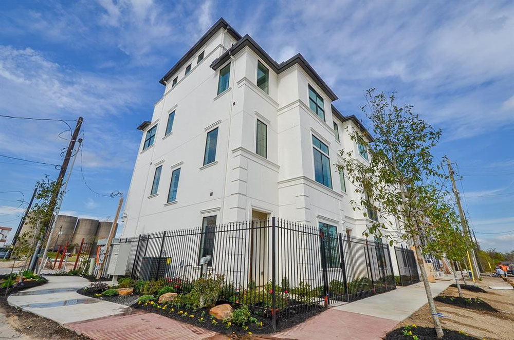 房地产在 East End on the Bayou, Phase 4 — look at the real estate search engine GEOLN.COM. 照片 1