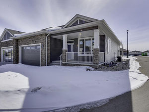 房地产在 Ambleside Triumph Bungalows — look at the real estate search engine GEOLN.COM. 照片 3