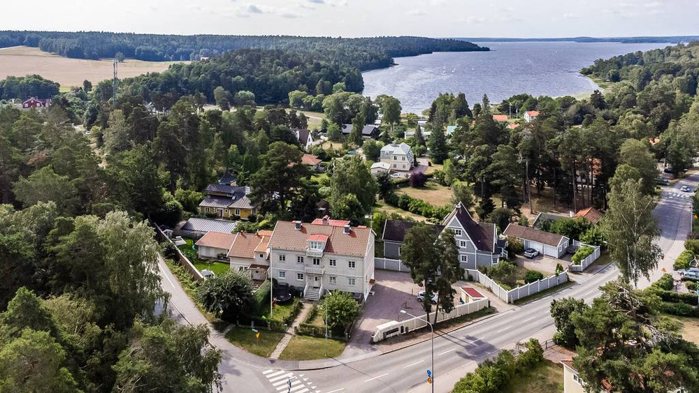 عقار للبيع في Dag Hammarskjölds Vag 279 — انظر إلى محرك البحث العقاري GEOLN.COM. صورة فوتوغرافية 1