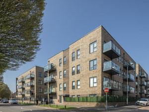 房地产在 South Oxhey Central — look at the real estate search engine GEOLN.COM. 照片 2