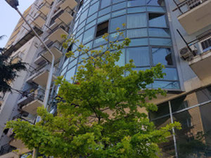 业主在新建筑中的黑框 — 来自开发商和业主的房地产搜索引擎 GEOLN.COM. 照片 2