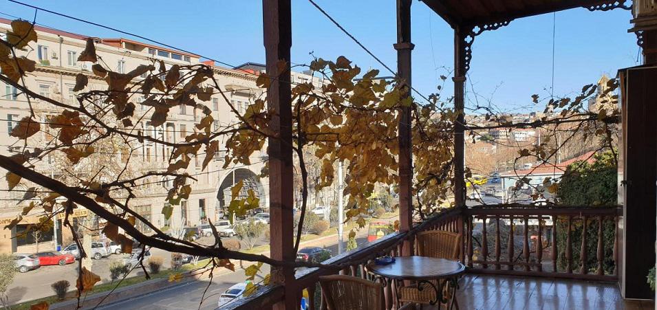 Abanotubani'de 2 yatak odalı daire. Tiflis'in merkezinde bir daire satın alın — Sahiplerden yada inşaatcilardan mülkiyet arama GEOLN.COM. Fotoğraf 1