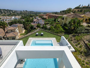 Villa 5 bedrooms 650 m² in El Paraiso, Spain — Find off-plan property or real estate resale directly from developers and owners GEOLN.COM. Photo 3