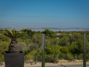 فيلا 5 غرف نوم 226 متر مربع في Villamartin ، إسبانيا — ابحث عن عقار قيد الإنشاء أو عقار معاد بيعه مباشرة من المطورين والملاك GEOLN.COM. صورة فوتوغرافية 12