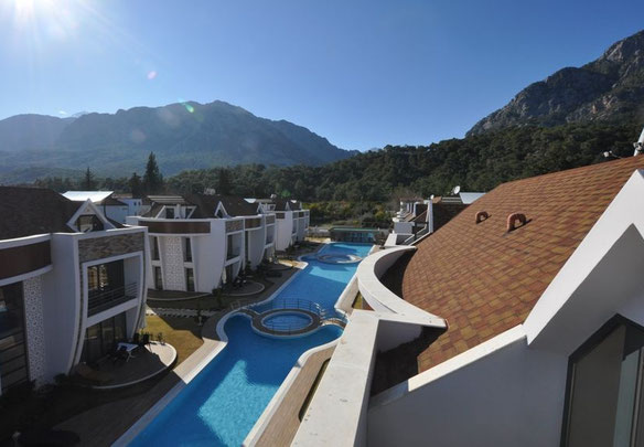 Apartamentos en las afueras, junto al mar en Turquía, Kemer