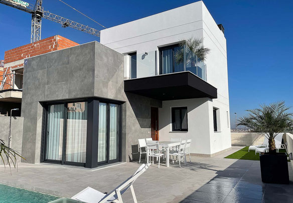 Villa 3 bedrooms 105 m² in Los Balcones, Spain