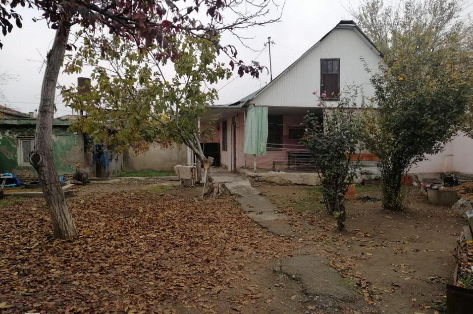 კერძო სახლი ნავთლუღში. შეიძინეთ სახლი თბილისში, ნავთლუღში — უძრავი ქონების ყიდვა და მფლო ბელებისგან GEOLN.COM. ფოტო 1