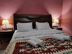 Negocio activo en el corazón de Tbilisi: casa de huéspedes y restaurante — Encuentre propiedades fuera del plan o reventa de bienes inmuebles directamente de desarrolladores y propietarios GEOLN.COM. Foto 7