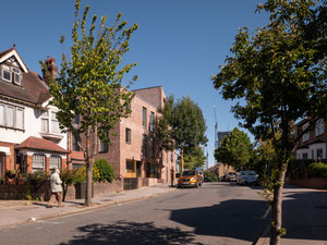 房地产在 Heathfield Gardens — look at the real estate search engine GEOLN.COM. 照片 3