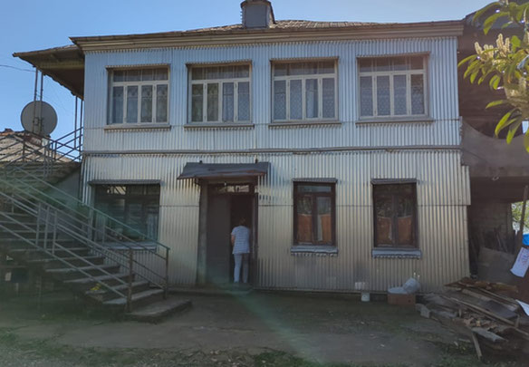 منزل للبيع مع قطعة أرض