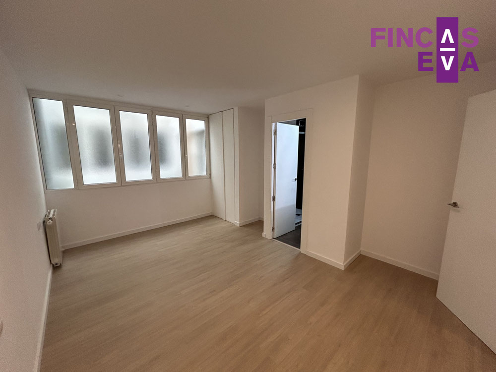 Sprzedam mieszkanie w Barcelonie, centrum — Wyszukiwarka nieruchomości od deweloperów i właścicieli GEOLN.COM. Zdjęcie 1