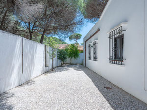 Villa 3 bedrooms 170 m² in Elviria, Spain — Find off-plan property or real estate resale directly from developers and owners GEOLN.COM. Photo 3