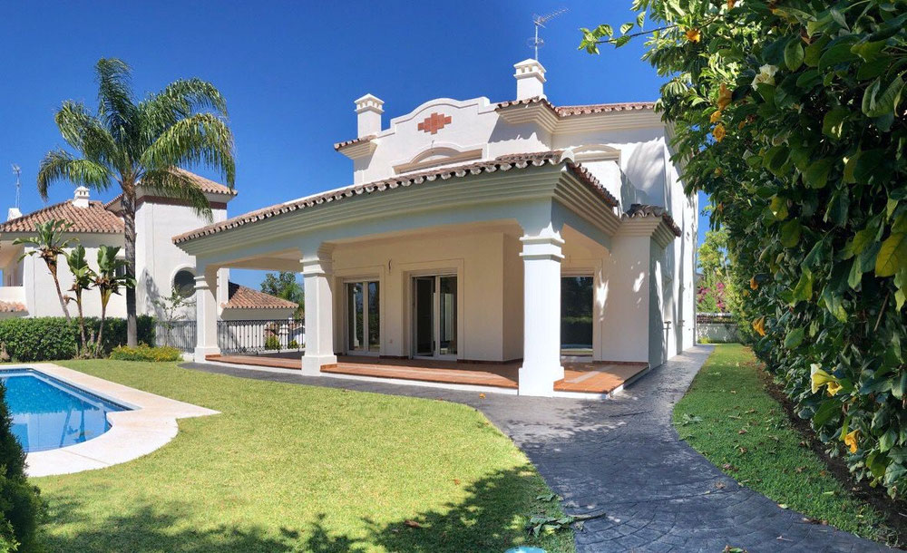 فيلا 4 غرف نوم 433 متر مربع في Guadalmina Alta ، إسبانيا — ابحث عن عقار قيد الإنشاء أو عقار معاد بيعه مباشرة من المطورين والملاك GEOLN.COM. صورة فوتوغرافية 1