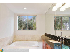 ბინები ზღვის პირას აშშ-ში, ფლორიდაში, პომპანოს სანაპიროზე — უძრავი ქონების ყიდვა და მფლო ბელებისგან GEOLN.COM. ფოტო 10