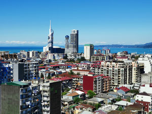 公寓位于巴统市中心，享有大海和山脉全景 — 来自开发商和业主的房地产搜索引擎 GEOLN.COM. 照片 11