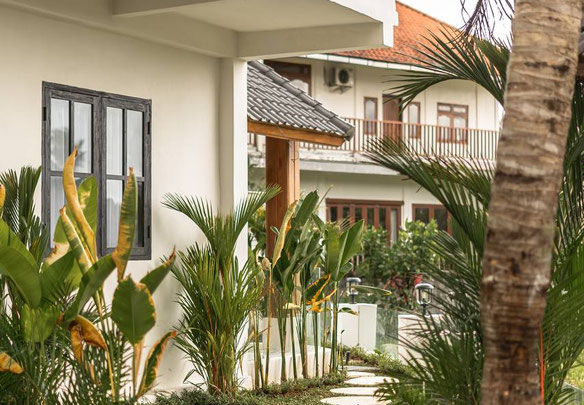 Просторі апартаменти з басейном