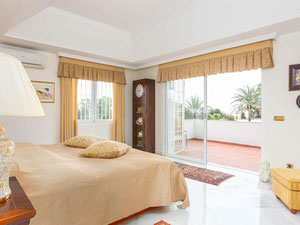 Villa 5 bedrooms 430 m² in Elviria, Spain — Find off-plan property or real estate resale directly from developers and owners GEOLN.COM. Photo 21