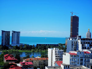 公寓位于巴统市中心，享有大海和山脉全景 — 来自开发商和业主的房地产搜索引擎 GEOLN.COM. 照片 10