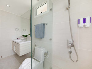 宽敞的4卧室泳池别墅，俯瞰山脉和大海 — 来自开发商和业主的房地产搜索引擎 GEOLN.COM. 照片 15