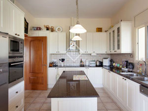 山中的别墅，在西班牙，加泰罗尼亚，锡切斯的海边 — 来自开发商和业主的房地产搜索引擎 GEOLN.COM. 照片 4