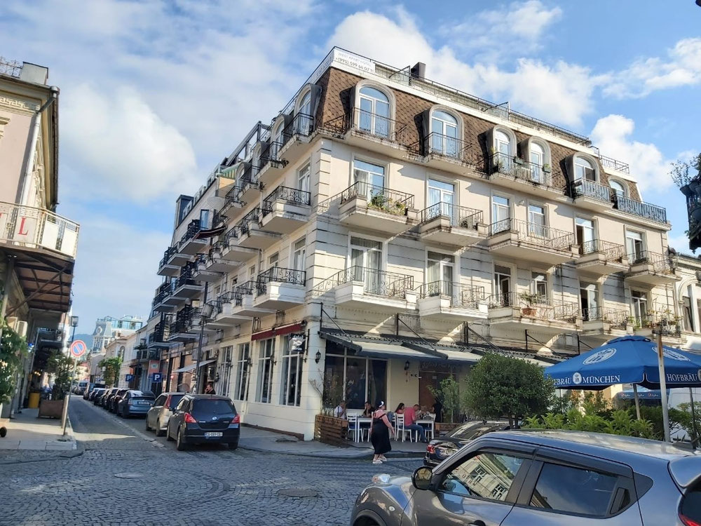 巴图米老城区的三居室公寓 — 来自开发商和业主的房地产搜索引擎 GEOLN.COM. 照片 1