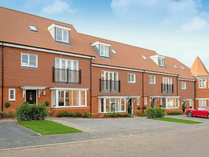 Real estate in Heathlands Surrey — look at the real estate search engine GEOLN.COM. Photo 2