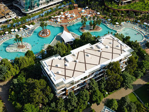 דירה עם חדר שינה נפרד ומרפסת ב"דREAMLAND OASIS" היוקרתי עם נוף לים! — חיפוש נדל"ן מפרטי ומקבלן GEOLN.COM. תמונה 2