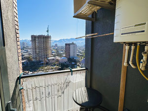 An apartment to live in one of the best buildings in Batumi, one hundred meters from the Metro City shopping center — Find off-plan property or real estate resale directly from developers and owners GEOLN.COM. Photo 18