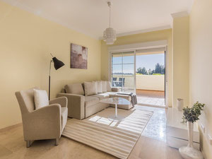 公寓在山上，在郊区，在西班牙，安达卢西亚，贝纳尔马德纳的海边 — 来自开发商和业主的房地产搜索引擎 GEOLN.COM. 照片 9