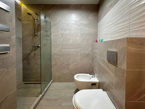 现代两居室公寓，设计合理，享有壮观的山景。 — 来自开发商和业主的房地产搜索引擎 GEOLN.COM. 照片 6