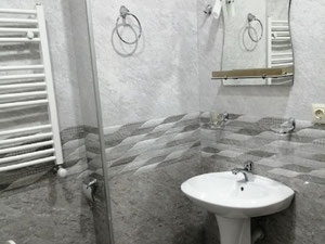 דירת 4 חדרים בסאנזונה. דירה ללא מתווך בטביליסי — חיפוש נדל"ן מפרטי ומקבלן GEOLN.COM. תמונה 9