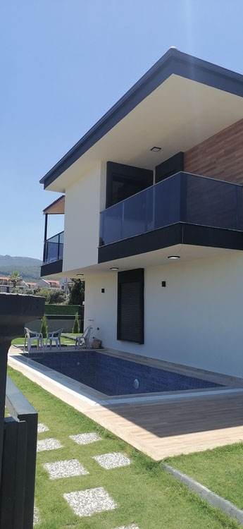 Newly renovated villa — Find off-plan property or real estate resale directly from developers and owners GEOLN.COM. Photo 1