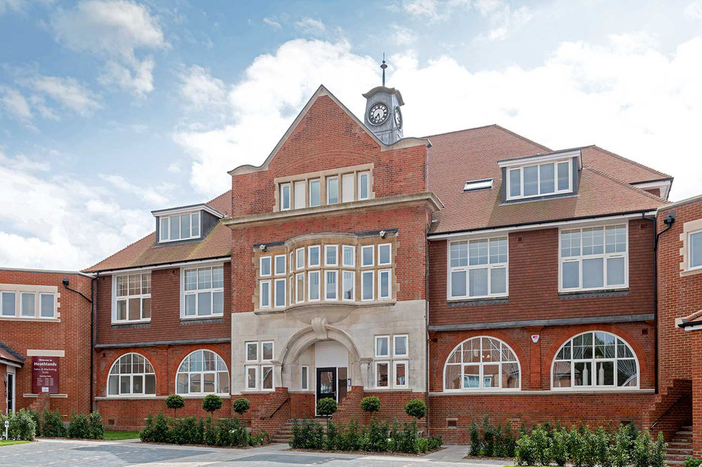 Real estate in Heathlands Surrey — look at the real estate search engine GEOLN.COM. Photo 1