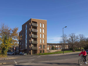 房地产在 Harold & Beulah Corner — look at the real estate search engine GEOLN.COM. 照片 2