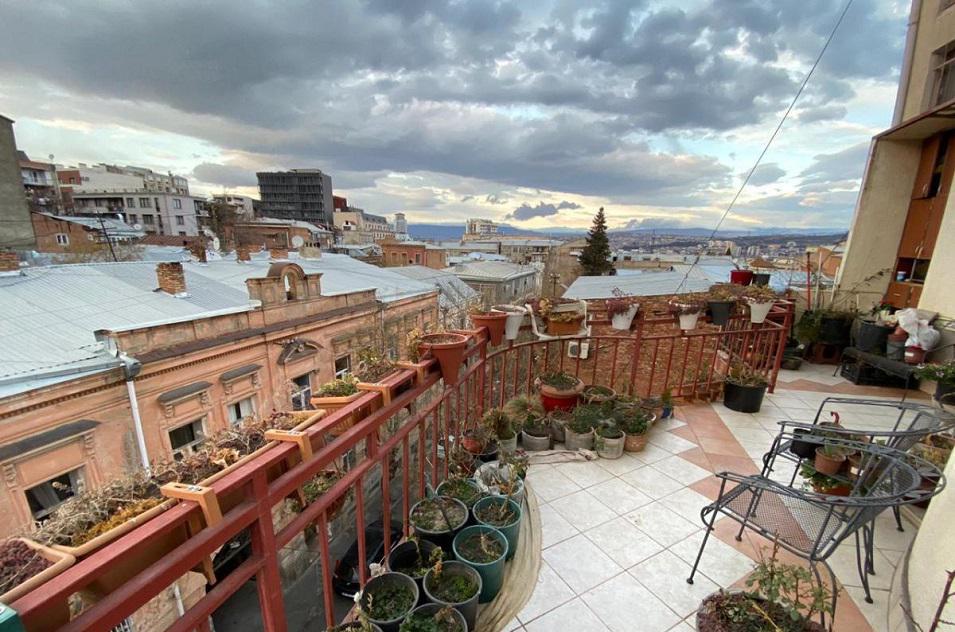 Vivienda de 3 ambientes en Vera. Comprar un apartamento en Tbilisi, Vera — Encuentre propiedades fuera del plan o reventa de bienes inmuebles directamente de desarrolladores y propietarios GEOLN.COM. Foto 1